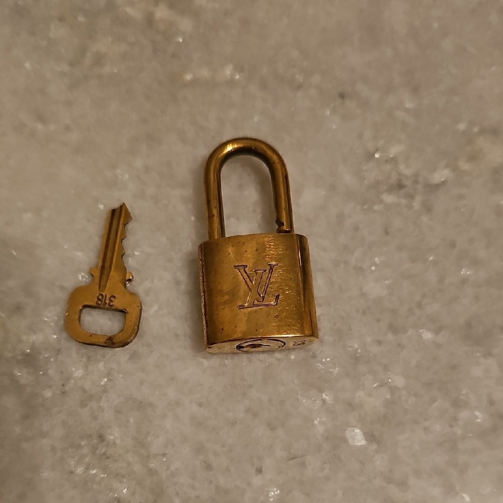 🌟Louis Vuitton🌟 Gold Padlock with Key #318
